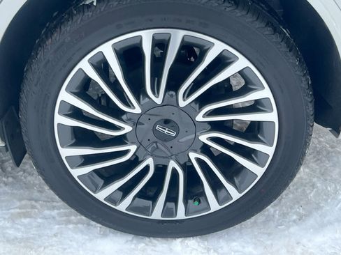 Used 2022 Lincoln Corsair Reserve w/ Equipment Group 201A image 14