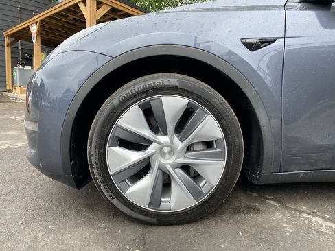 Used 2023 Tesla Model Y Long Range AWD/4WD image 10