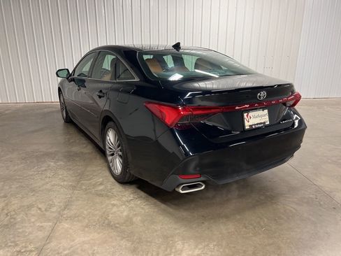 Used 2021 Toyota Avalon Limited image 4