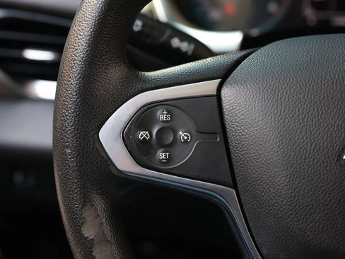 Used 2021 Chevrolet Traverse LS FWD image 18
