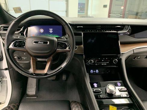 Used 2022 Jeep Grand Cherokee Summit w/ Advanced Protech Group IV AWD/4WD image 9