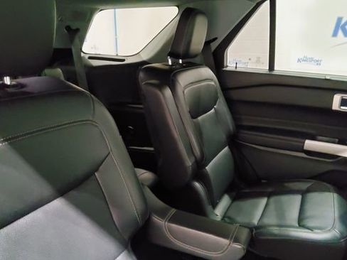 Used 2023 Ford Explorer Limited w/ Equipment Group 301A AWD/4WD image 18