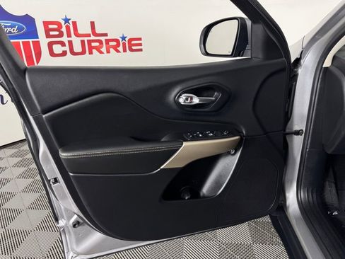 Used 2018 Jeep Cherokee Limited FWD image 12