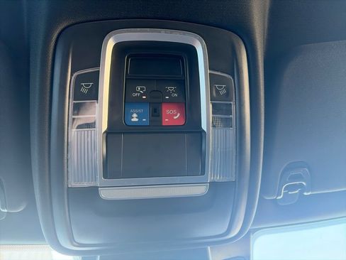Used 2023 RAM 1500 Laramie AWD/4WD image 19