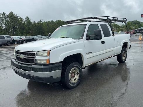 Used 2006 Chevrolet Silverado 2500 LT w/ Skid Plate Package AWD/4WD image 7