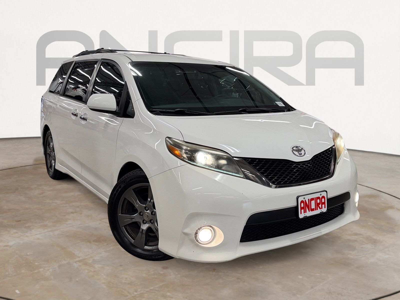 Used 2017 Toyota Sienna SE FWD image 4