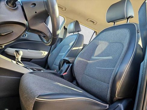 Used 2020 Hyundai Venue image 10