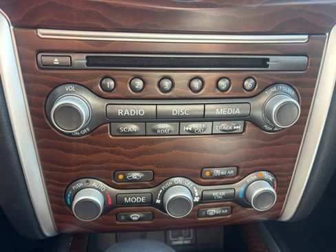 Used 2019 Nissan Pathfinder Platinum AWD/4WD image 16