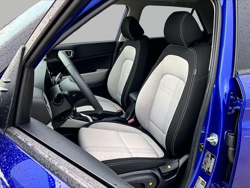 Certified 2025 Hyundai Venue SEL FWD image 8
