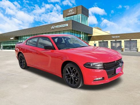 Used 2020 Dodge Charger SXT w/ Driver Convenience Group image 3
