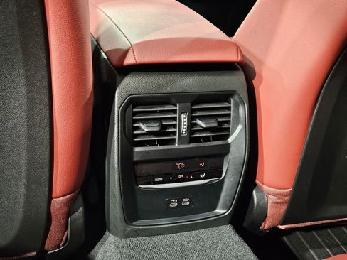 Used 2025 BMW 330i 330i w/ Premium Package image 38