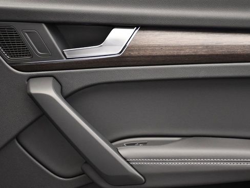 Used 2025 Audi Q5 2.0T Premium Plus w/ Premium Plus Package image 51