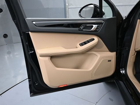 New 2026 Porsche Macan AWD/4WD image 15