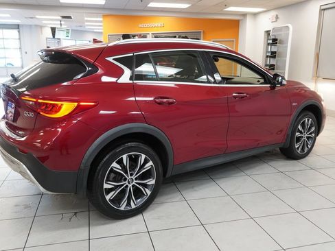 Used 2017 INFINITI QX30 Premium w/ Navigation Package AWD/4WD image 12