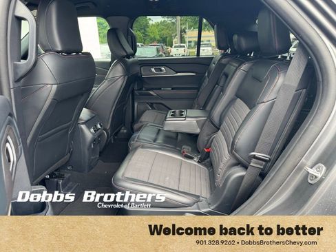 Used 2025 Ford Explorer ST-Line w/ ST-Line Street Pack AWD/4WD image 28