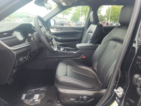 New 2025 Jeep Grand Cherokee L Limited w/ Trailer Tow Package image 20