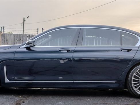 Used 2020 BMW 750i xDrive w/ Executive Package image 8