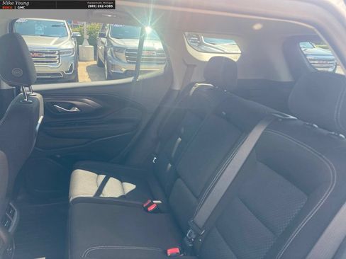 Used 2024 GMC Terrain SLE w/ Driver Convenience Package AWD/4WD image 17
