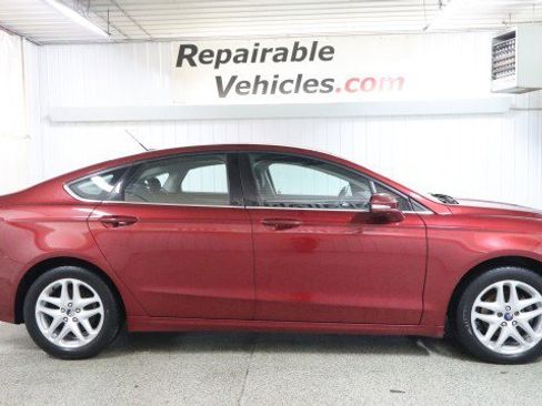 Used 2014 Ford Fusion SE image 4
