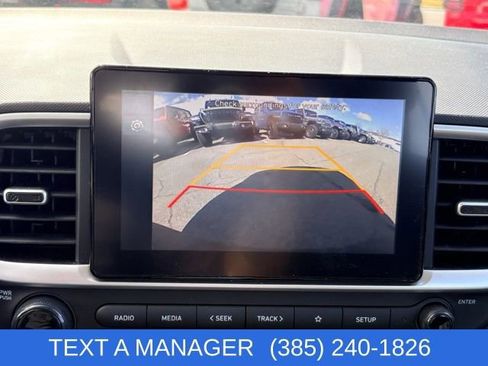 Used 2025 Hyundai Venue SE image 20