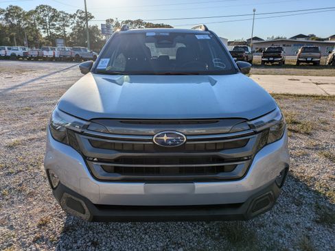 Used 2025 Subaru Forester Limited AWD/4WD image 9