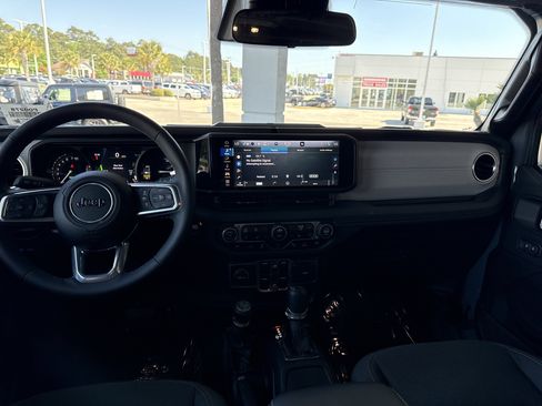 Used 2025 Jeep Wrangler Sahara w/ Safety Group image 27