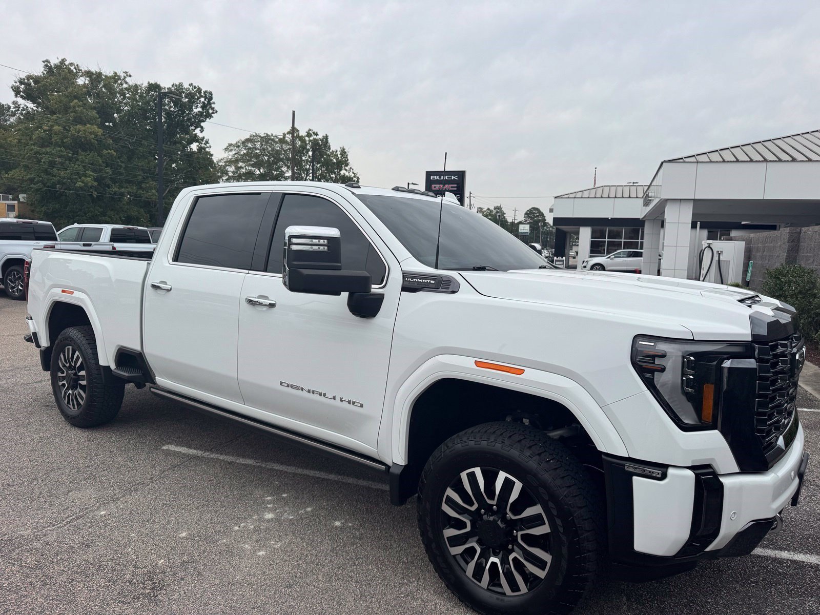 Used 2024 GMC Sierra 2500 Denali Ultimate AWD/4WD image 10