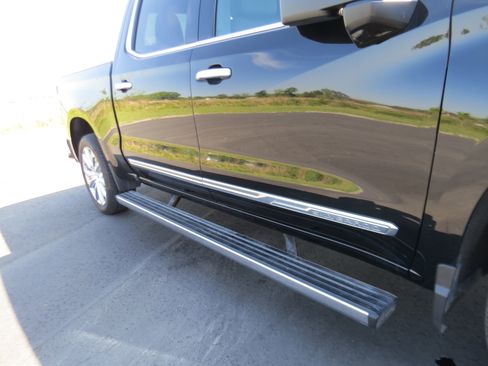 Used 2025 Chevrolet Silverado 1500 High Country w/ High Country Premium Package AWD/4WD image 12