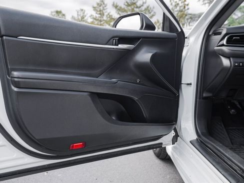 Used 2023 Toyota Camry SE image 16