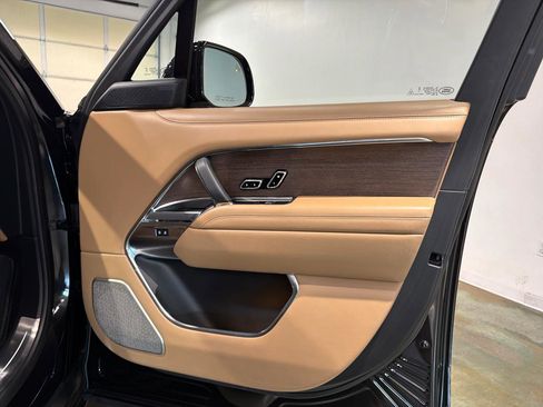 Used 2024 Land Rover Range Rover Long Wheelbase Autobiography image 44