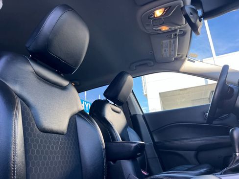 Used 2018 Jeep Compass Latitude w/ Popular Equipment Group image 17