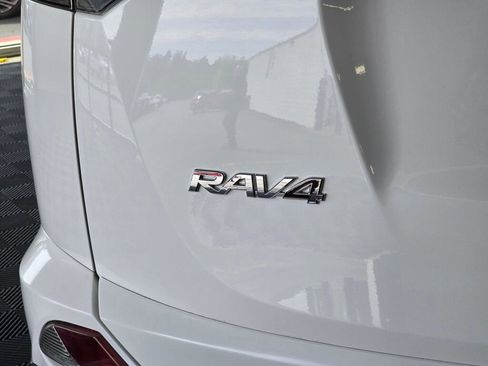 Certified 2018 Toyota RAV4 XLE AWD/4WD image 13