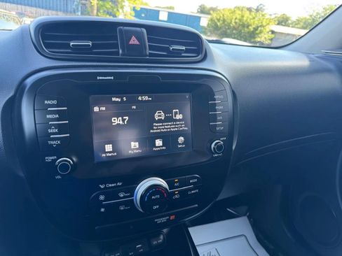 Used 2018 Kia Soul + FWD image 15