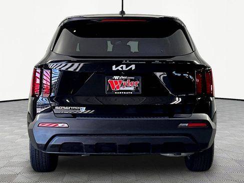 Certified 2023 Kia Sorento LX FWD image 5