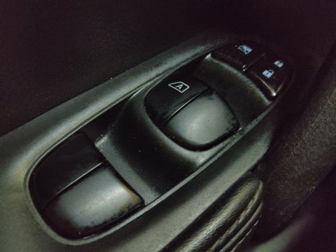 Used 2020 Nissan Rogue S w/ Special Edition Package FWD image 27