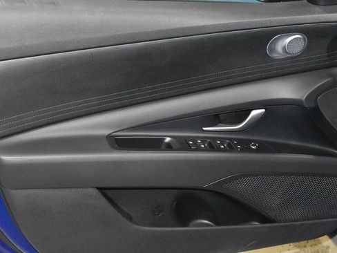 Used 2021 Hyundai Elantra SE w/ Cargo Package FWD image 4