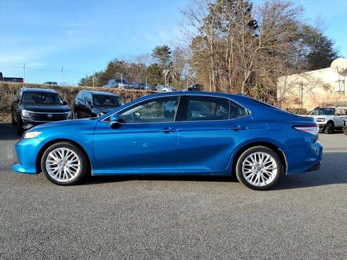 Used 2020 Toyota Camry XLE image 2