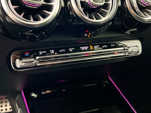 Used 2021 Mercedes-Benz GLB 250 image 27