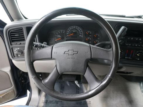 Used 2004 Chevrolet Suburban LS image 13