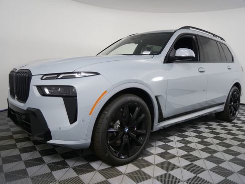 Used 2026 BMW X7 xDrive40i w/ M Sport Package image 8