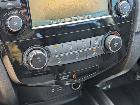 Used 2018 Nissan Rogue S AWD/4WD image 17