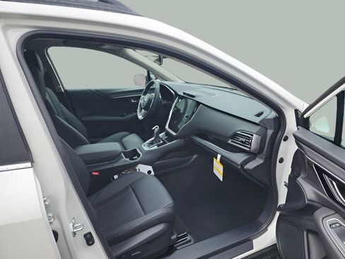 Used 2025 Subaru Outback Limited image 11