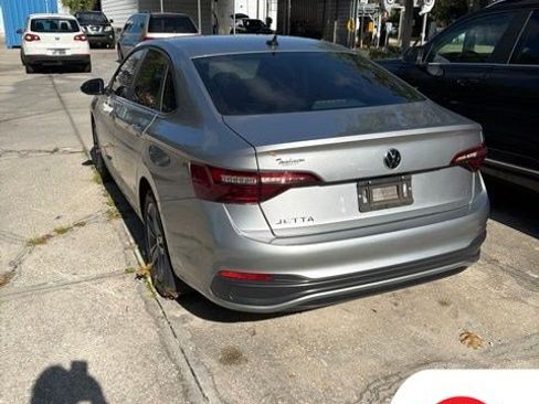 Used 2024 Volkswagen Jetta SE FWD image 5