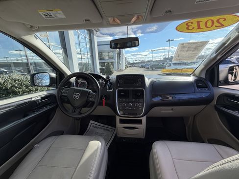 Used 2013 Dodge Grand Caravan SXT image 29