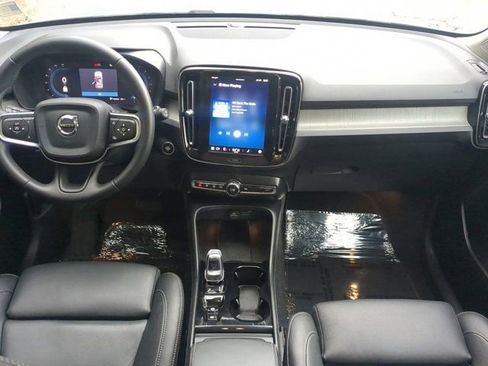 Used 2025 Volvo XC40 B5 Plus AWD/4WD image 14