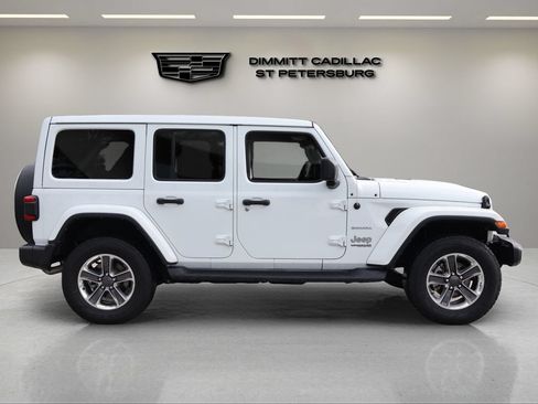 Used 2021 Jeep Wrangler Unlimited Sahara AWD/4WD image 6