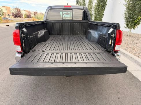 Used 2017 Toyota Tacoma SR5 w/ Tow Package AWD/4WD image 6
