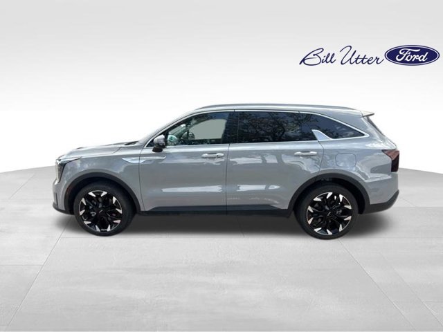 Used 2025 Kia Sorento EX FWD image 2