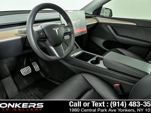 Used 2022 Tesla Model Y Performance AWD/4WD image 10