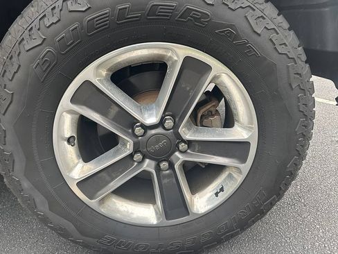 Used 2020 Jeep Wrangler Unlimited Sahara AWD/4WD image 8